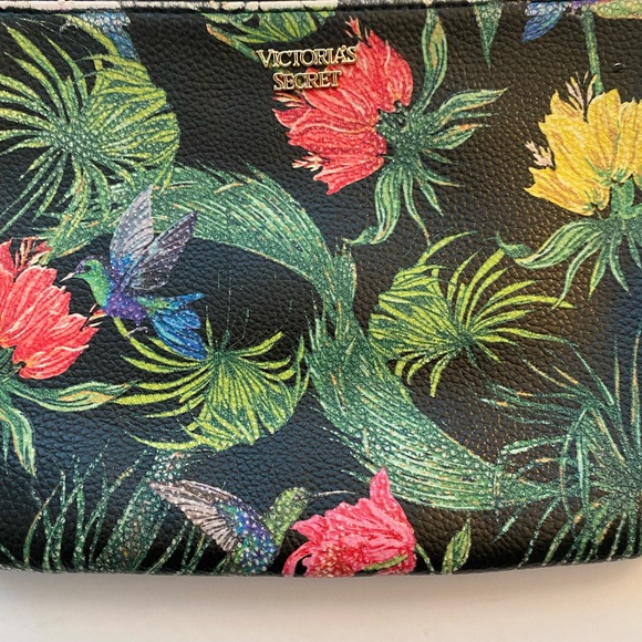 Victoria’s Secret tropical print wristlet - Picture 2 of 6